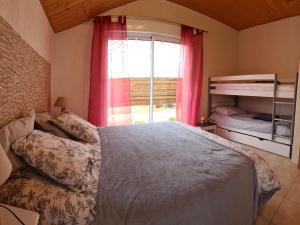 Maisons de vacances Maison renovee avec jardin partage de 2000m² a 1,3 km de la plage Clemenceau, ideale pour 4 personnes - FR-1-426-510 : photos des chambres