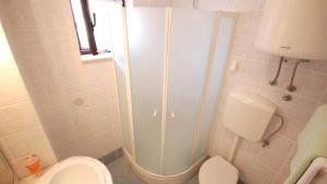 Apartments with parking space Njivice, Krk - 21860