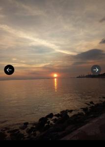 Walking to Beach, In City & NearAirport Manila Bay