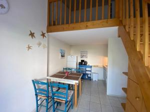 Maisons de vacances Maison avec piscine proche plage, La Tranche-sur-Mer - FR-1-22-345 : photos des chambres