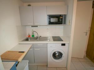 Maisons de vacances Maison avec piscine proche plage, La Tranche-sur-Mer - FR-1-22-345 : photos des chambres