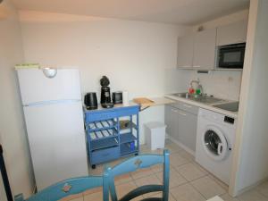 Maisons de vacances Maison avec piscine proche plage, La Tranche-sur-Mer - FR-1-22-345 : photos des chambres