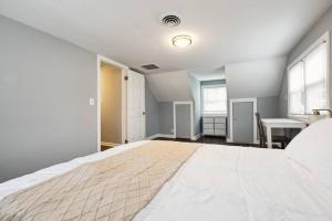 Charming Cottage in Central Location*Near BWI*