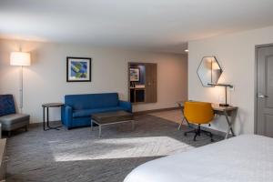King Suite room in Holiday Inn Express & Suites Sioux City-South an IHG Hotel