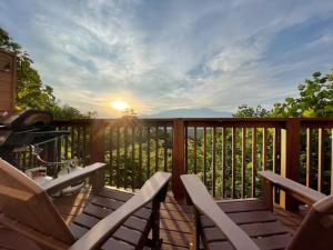 Heavenly View - Bear Themed Cabin, HotTub, Dog-Friendly, Near Gatlinburg