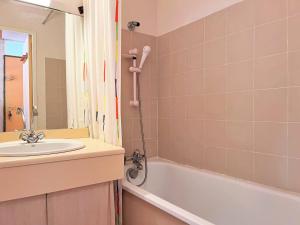 Duplex 3 pièces avec grandes terrasses et parking - 6 couchages - proche plage, Le Lavandou - FR-1-251-534