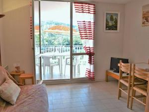 Appartement 2 pièces, terrasse, parking privé, proche plage, 6 couchages - Le Lavandou - FR-1-251-547