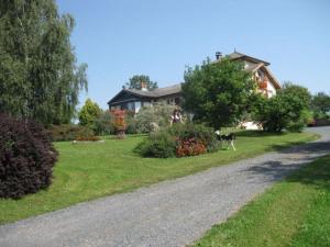 Maisons de vacances Gite ensoleille ideal pour couples - Proche d-Epinal avec terrasse et Wifi - FR-1-589-613 : photos des chambres