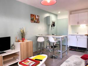 Appartement récemment rénové de 2 pièces avec balcon, climatisé, à 450m de la plage - Bormes-les-Mimosas - FR-1-251-562