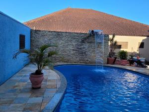 Casa espaçosa com linda piscina