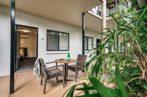 Palms City Resort