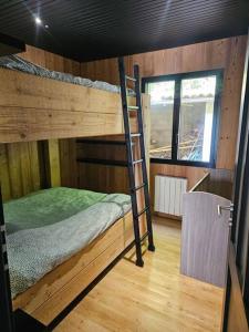 Maisons de vacances Chalet en foret avec etang. : photos des chambres