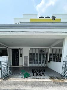 Rumah Tiga Tingkat 6BR4B Full Home SPACIOUS Kuantan