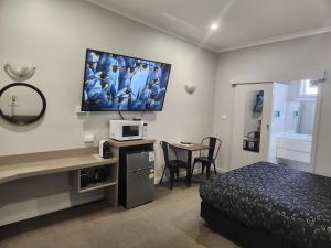 Motel24Seven and Apartments