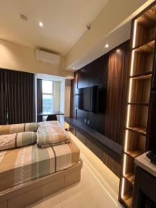 Cozy Apartment on Top of Pakuwon City Mall