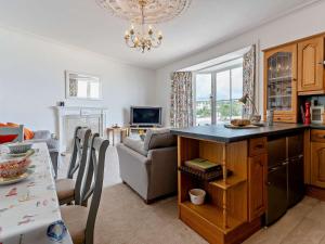 2 Bed in Tenby 82979