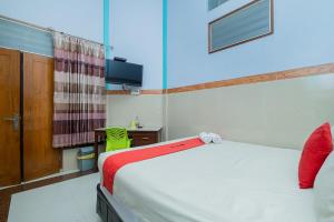 RedDoorz Syariah near Alun-Alun Bojonegoro