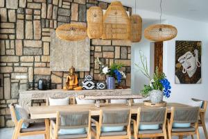 Luxury Blue Coco Sea View Villa - 4x4 SUV included