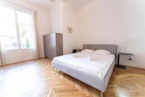 Superbe appartement avec jardin piscine, garage