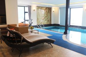 Luxe Paradise Suites Hotel Dich Vong Hau