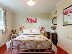 2 Bed in Scarning SHRN8