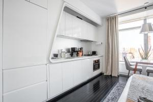 Studio in Tribeca w gym lounge roof deck NYC-1373