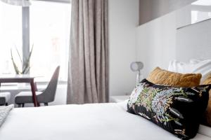 Studio in Tribeca w gym lounge roof deck NYC-1373