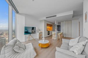 NEW Top Floor L70 CBD Luxury Apt