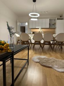 Apartment 4 Room, 2 Bath, Parking