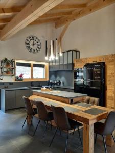 Chalets Chalet La Ferme d'Aime, neuf, 15 personnes : photos des chambres