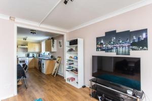 Spacious 2BD House wPrivate Garden - Kennington!