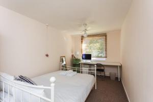 Spacious 2BD House wPrivate Garden - Kennington!
