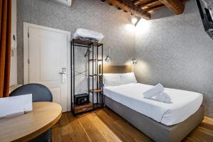 Budget Double Room room in Martelli 6 Suite & Apartments