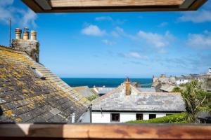 Harewood, Port Isaac Bay Holidays