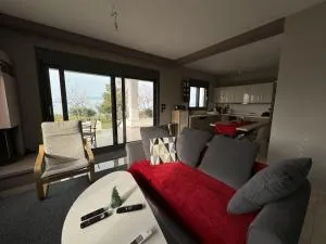 Μονοκατοικία με θέα στη θάλασσα και κήπο - Mítikas