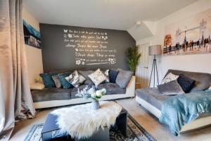 Runcorn - House - Sleeps 6 - Parking - Garden