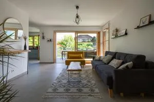 Les Pieds dans l'Eau - Talloires, Lac d'Annecy - تالوار