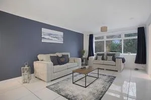 Sleek & Tranquil Corner on Durham Road, Sleeps 4 - Lackenby