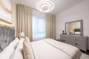 Exquisite Retreat 3BR Full Burj Khalifa & Fountain View - 18AB02