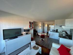 Appartement T2 rénové, proche plage, parking sécurisé - FR-1-388-154