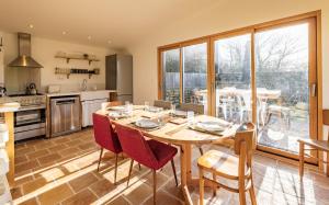 Maisons de vacances Gites de Lezinadou - 4 personnes - Plomeur La Torche : photos des chambres