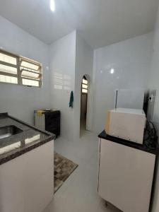 Cantinho Pérola do Atlântico - Apartamento familiar a duas quadras da praia e com duas vagas de garagem cobertas