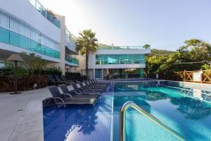 Varandas do Atlântico - Apartamento Sofisticado em Condomínio Pé na Areia