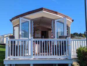 Lovely and Bright Caravan Haven Littlesea with views across the Fleet Lagoon