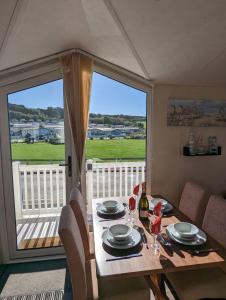 Lovely and Bright Caravan Haven Littlesea with views across the Fleet Lagoon
