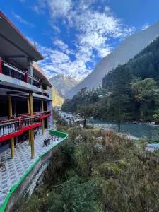 Himalyan hideout river side - Manīkaran