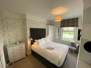 Deluxe King Room, Room 4 room in Camelot Guest House