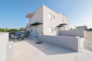 New Family Apartments with private parking near Zadar