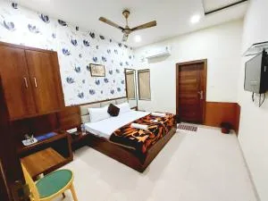 HOTEL BABYLON REGENCY, Opp Krishna Janmasthan Temple - Mathura