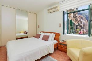 Spacious 1Bedroom on the Main Square of Kotor